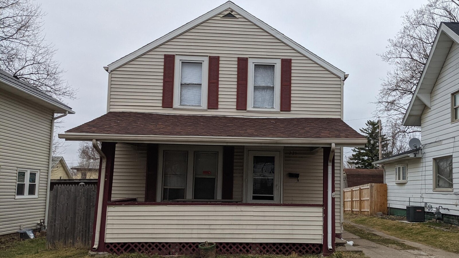 Photo - 221 E Eckman St
