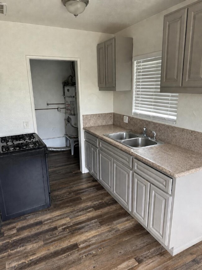 Photo - 423 W Ramona Dr