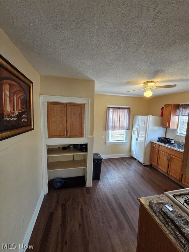 Photo - 22031 Miller Ave