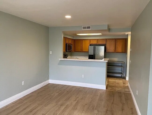 3915 Nobel Dr Unit 3