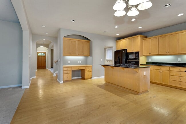 Building Photo - Fabulous 4BD/2.5BTH/2-Car Garage Renaissance Home in Rock Creek / Bethany area