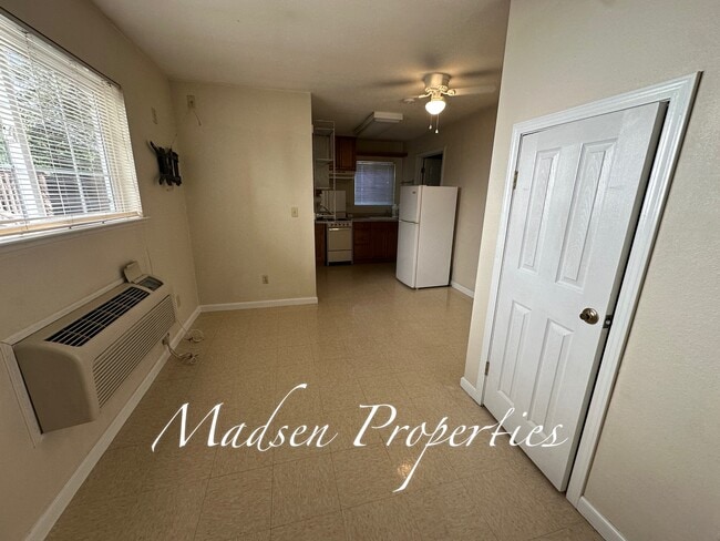 Photo - 381 E 9th St