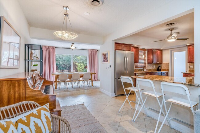 Photo - 1512 E Hawthorne Cir