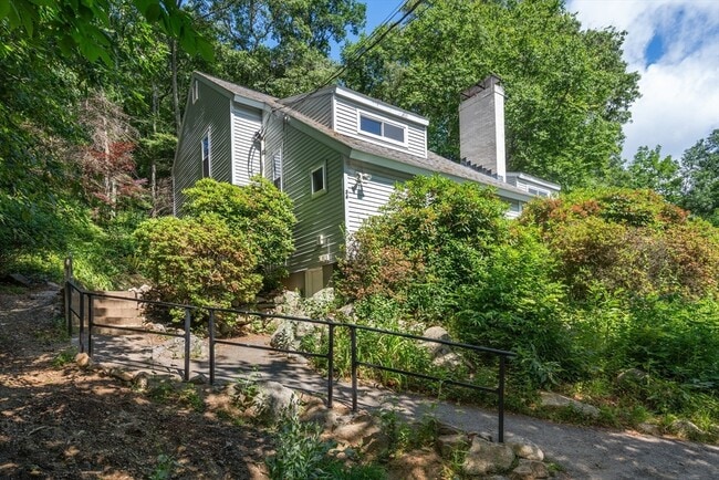 Building Photo - 24 Speen St