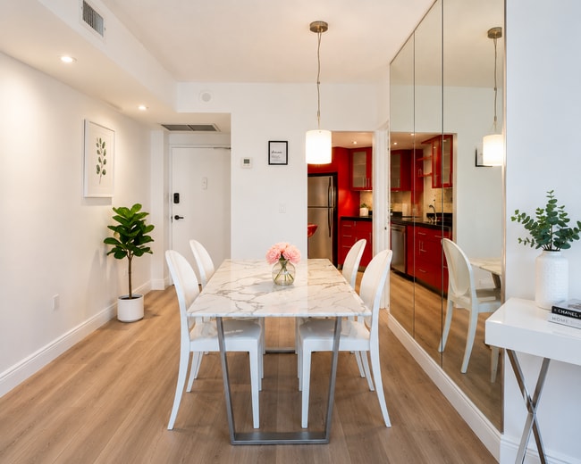 Building Photo - 801 Brickell Bay Dr Unit 1262