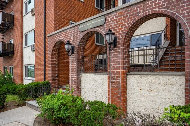 Photo - 900 Midland Ave Unit 1F