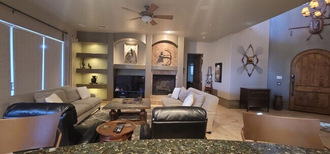 16055 N Overlook Ct