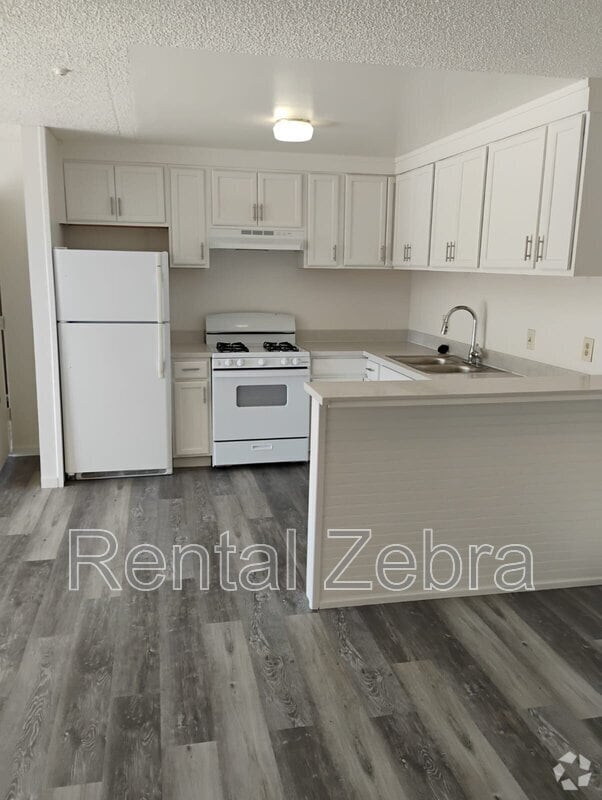 Building Photo - 1440 Southwest Blvd Unit #14 Rental