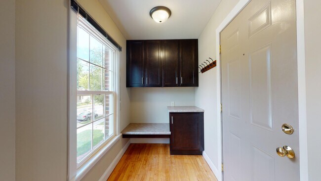 Photo - 2921 Monroe St