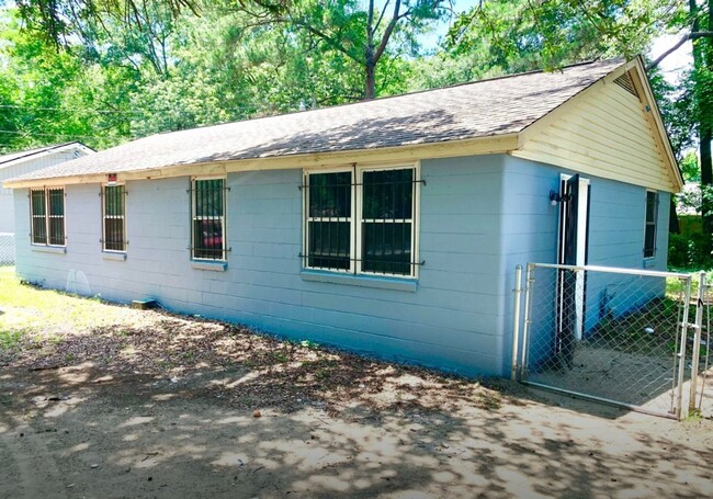 Charming Ranch Duplex in Central Charleston - Charming Ranch Duplex in Central Charleston House