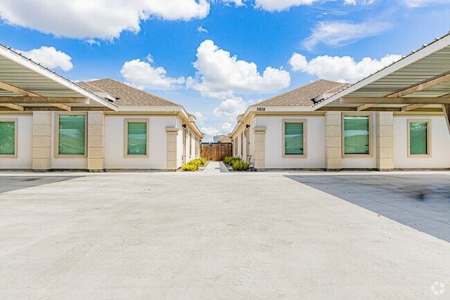 Building Photo - 5808 Sandpiper Ave Rental