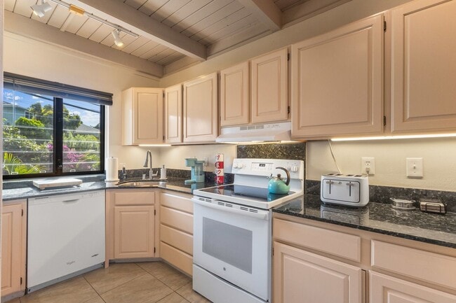 Photo - Ocean & Diamond Head Views – Kahala Gem