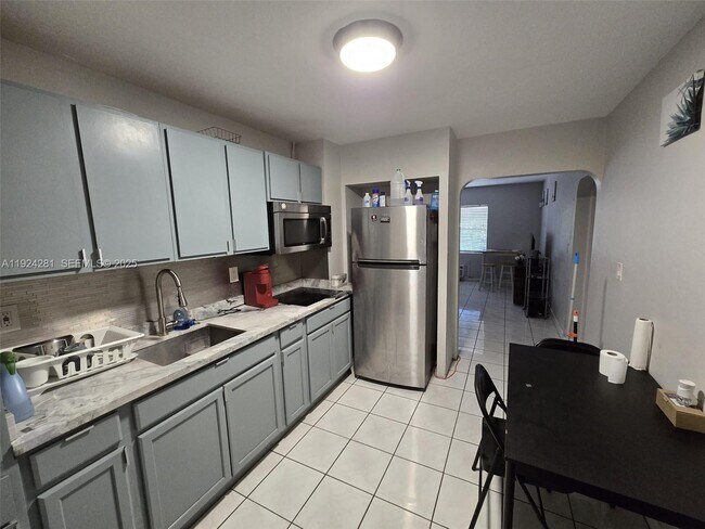 Photo - 1117 NE 17th Way Unit 1-3