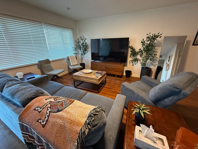 Building Photo - 2924 Piedmont Dr Unit Top