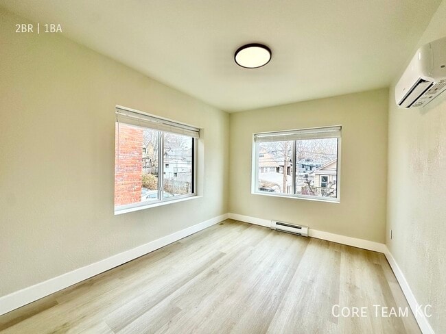 Photo - 4337 Mercier St Unit 4335-2N