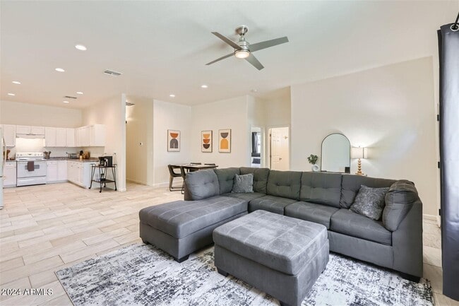 Photo - 2233 E Sheridan St