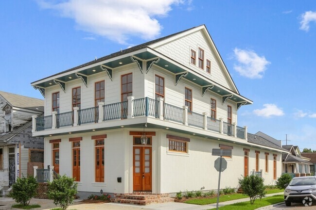 Building Photo - 1801 Laharpe St Unit 1803 Rental