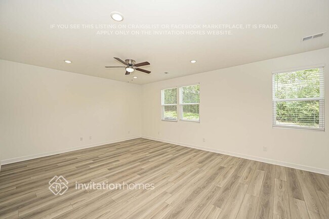 208 E Millbrook Dr