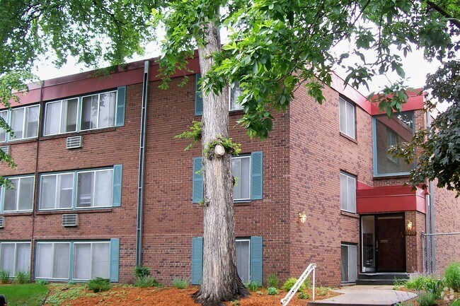 Photo - 3033 James Ave S