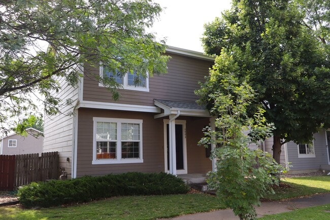 Building Photo - Chic Two-Story Home with Outdoor Area + $2...
