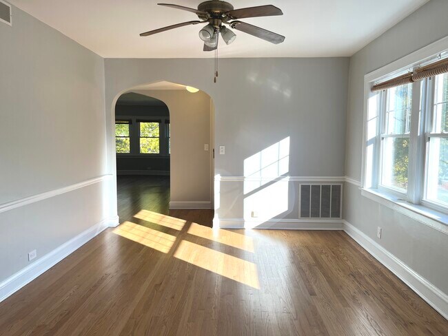 Photo - 8906 Ewing Ave Unidad 2