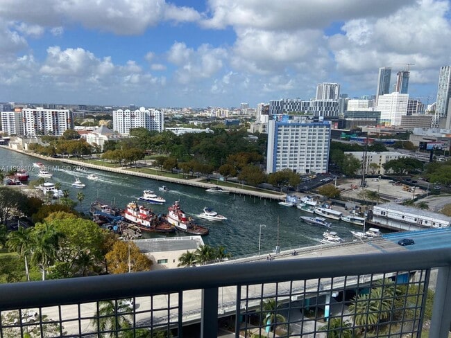 Building Photo - 10 SW South River Dr Unit 1608