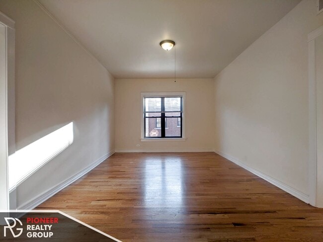 Photo - 822 W Waveland Ave Unit 1