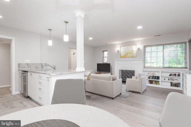 Photo - 710 N Buchanan St