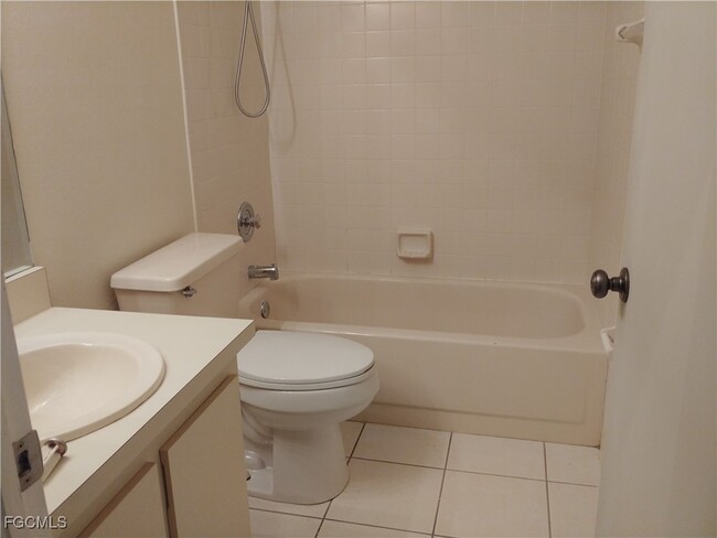 Building Photo - 9265 Lake Park Dr Unit 201