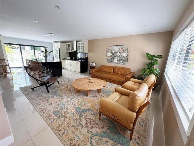225 W Heather Dr