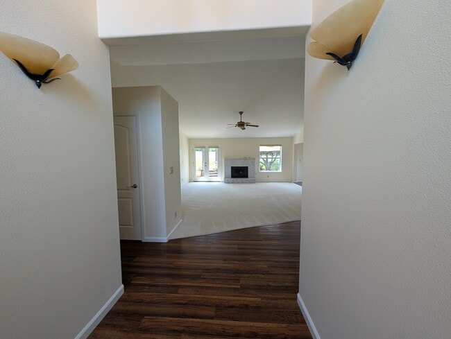 Photo - 520 Bobbys Ln