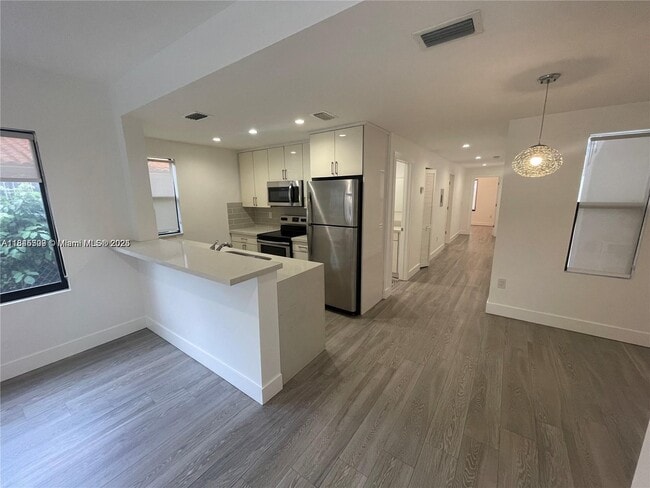 Photo - 1637 SW 10th St Unit 4