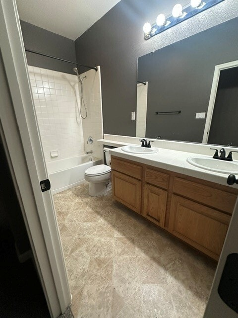 Guest bathroom. - 6632 Maple Creek Dr