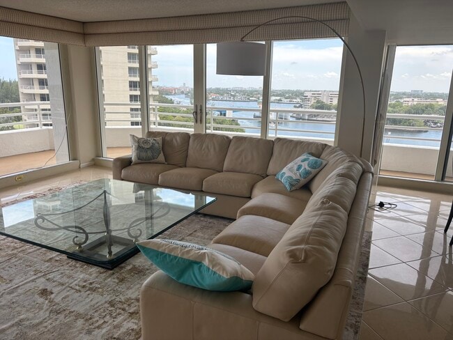 Living room - 4201 N Ocean Blvd Unit 809