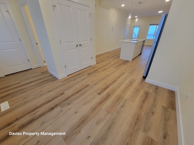 Photo - 4582 Warbler Loop NW