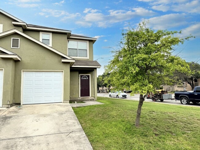 Building Photo - 2 Story Town Home - Near USAA-UTSA-Medical Center