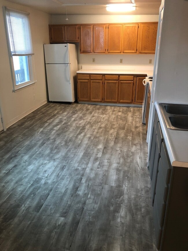Building Photo - 1818 Larkins Wy Unit Apt. #2