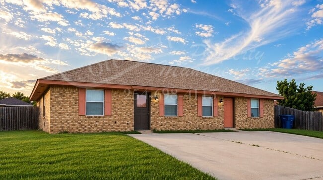 Building Photo - 106 Horseshoe Dr Unit B