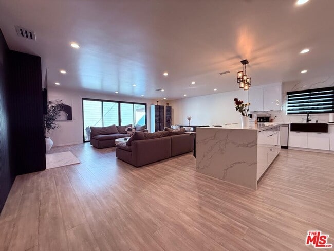 Photo - 16047 Bryant St