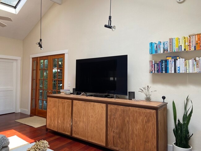 Photo - 734 Milwood Ave