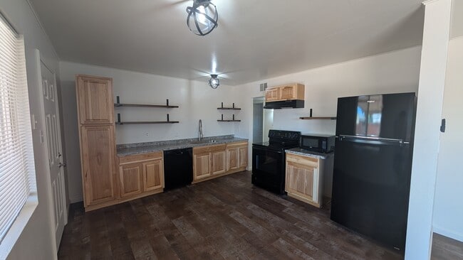 Building Photo - 1812 S Hardy Dr Rental