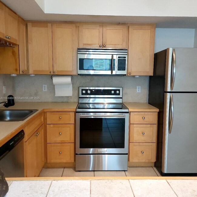 Photo - 2630 SW 28th St Unit 16