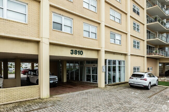 Photo - Virginia House