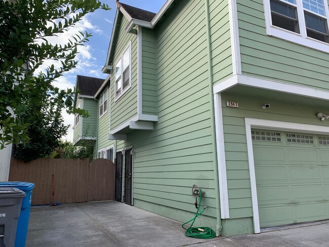 Light & Bright upstairs one bedroom Granny... - Light & Bright upstairs one bedroom Granny...
