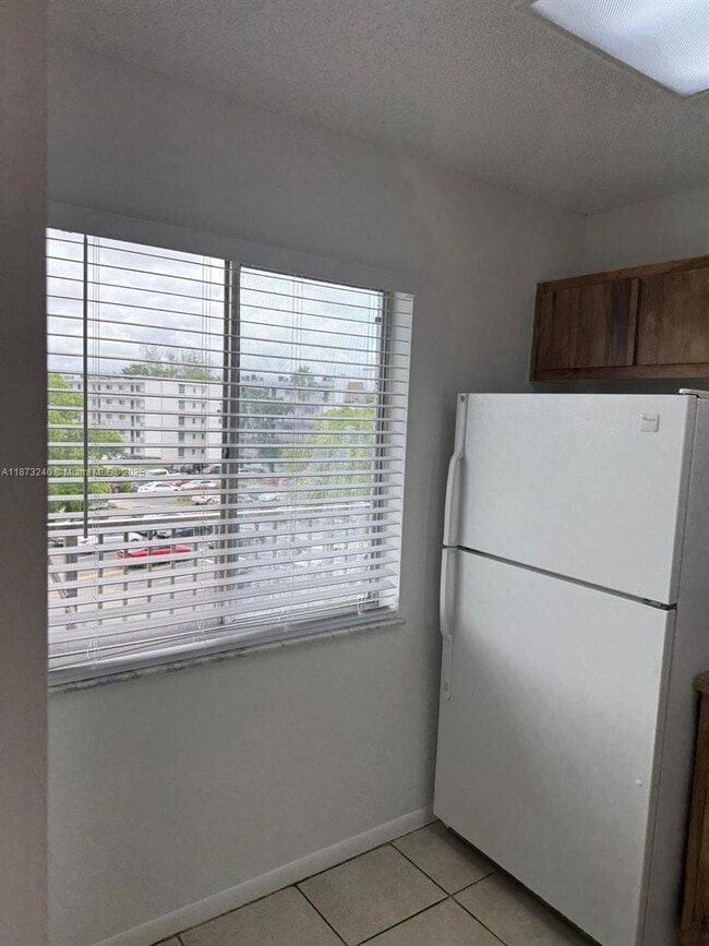 Photo - 8600 N Sherman Cir Unit 402