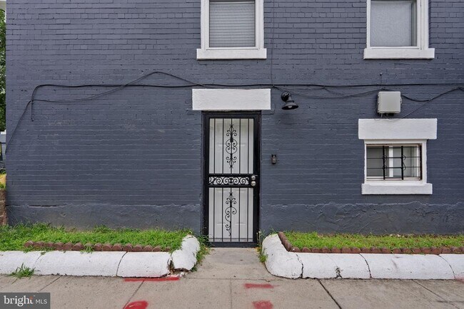 Building Photo - 141 Uhland Terrace NE Rental