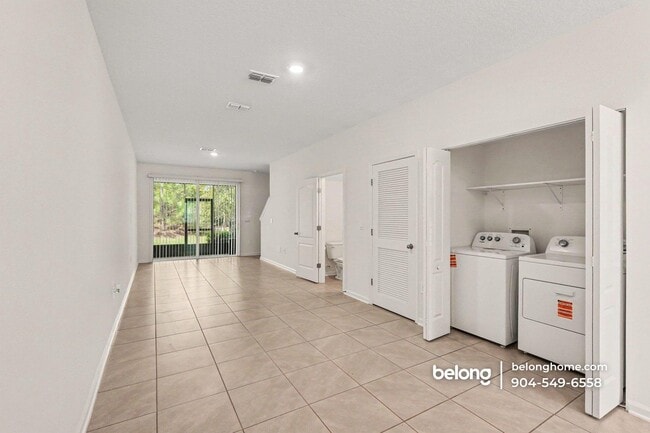 Photo - 253 Sage Br St