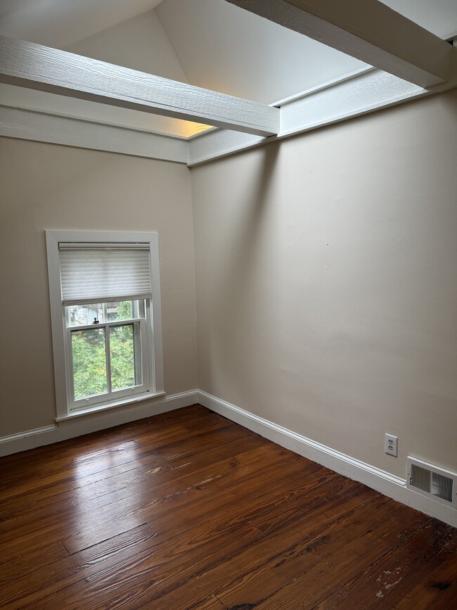 Dormitorio - 552 South Ave