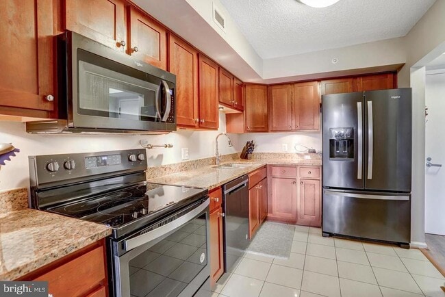 2230 George C Marshall Dr Unidad 511