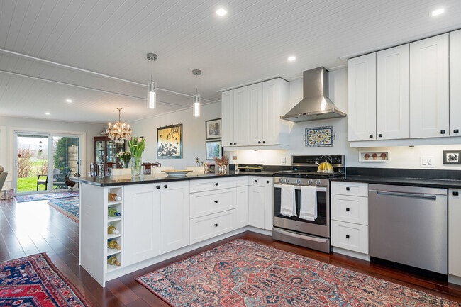 Photo - 565 Oxbow Crescent